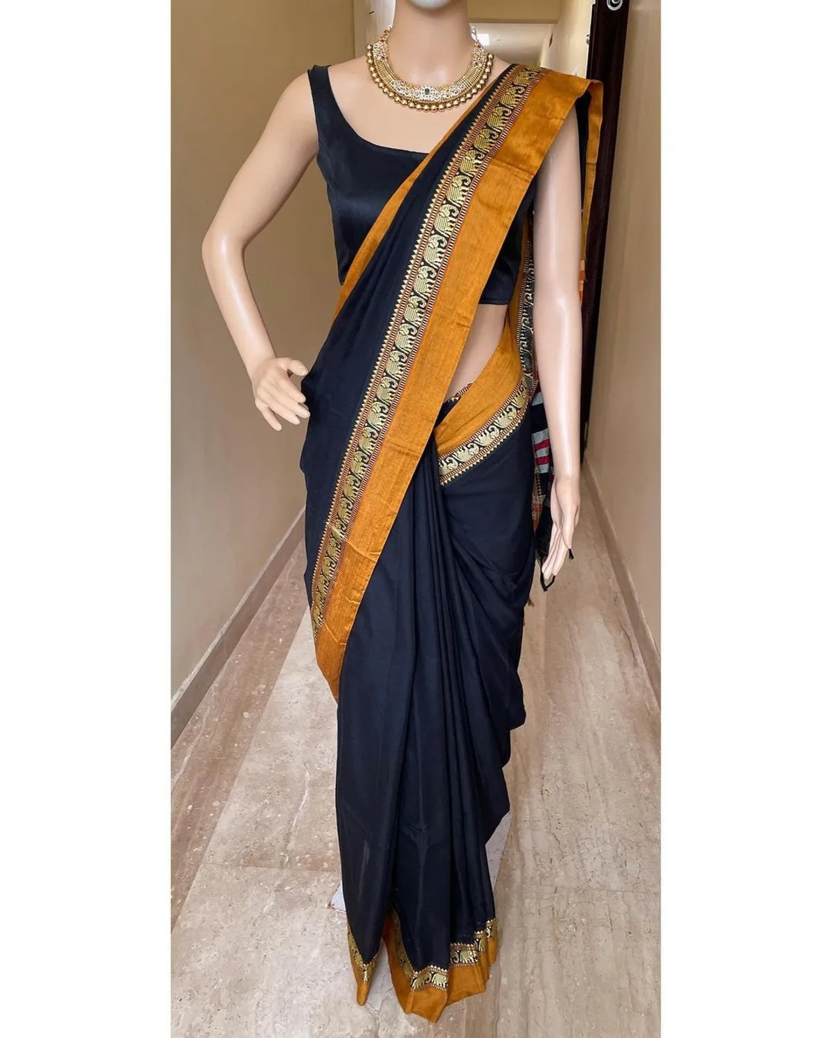 Black Nidhi Narayanpeth Cotton Saree | With Unstitched Blouse Piece For Women
