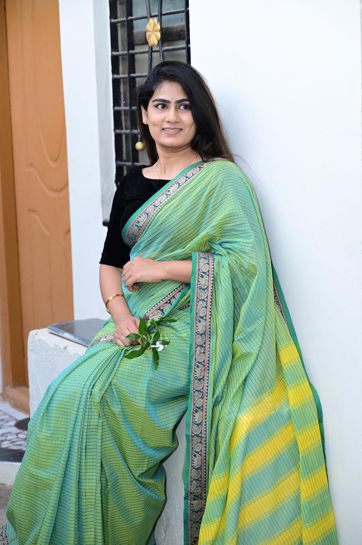 Dual Shade green Veda Narayanpeth  Cotton Saree | With Unstitched Blouse Piece For Women