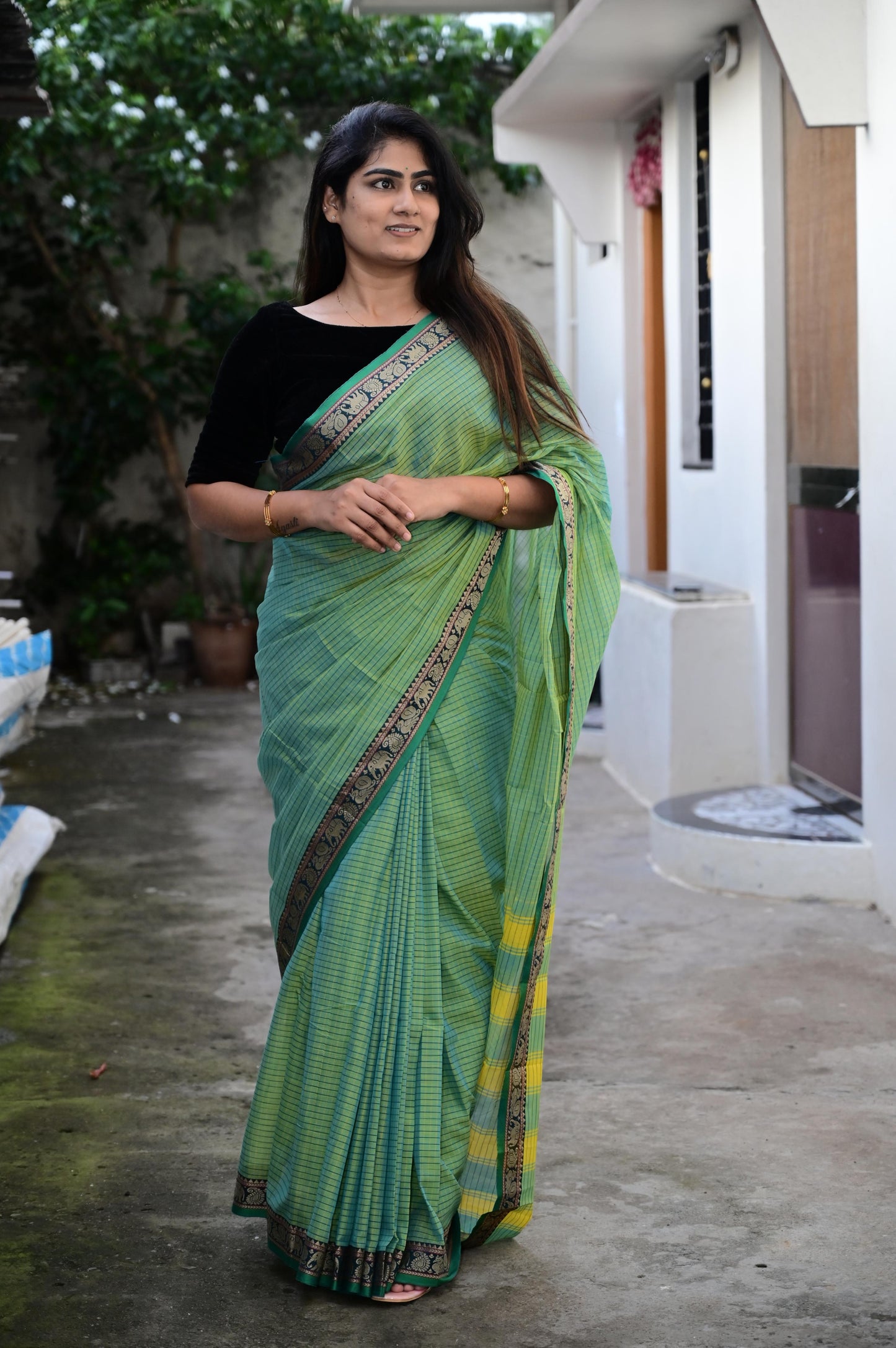 Dual Shade green Veda Narayanpeth  Cotton Saree | With Unstitched Blouse Piece For Women