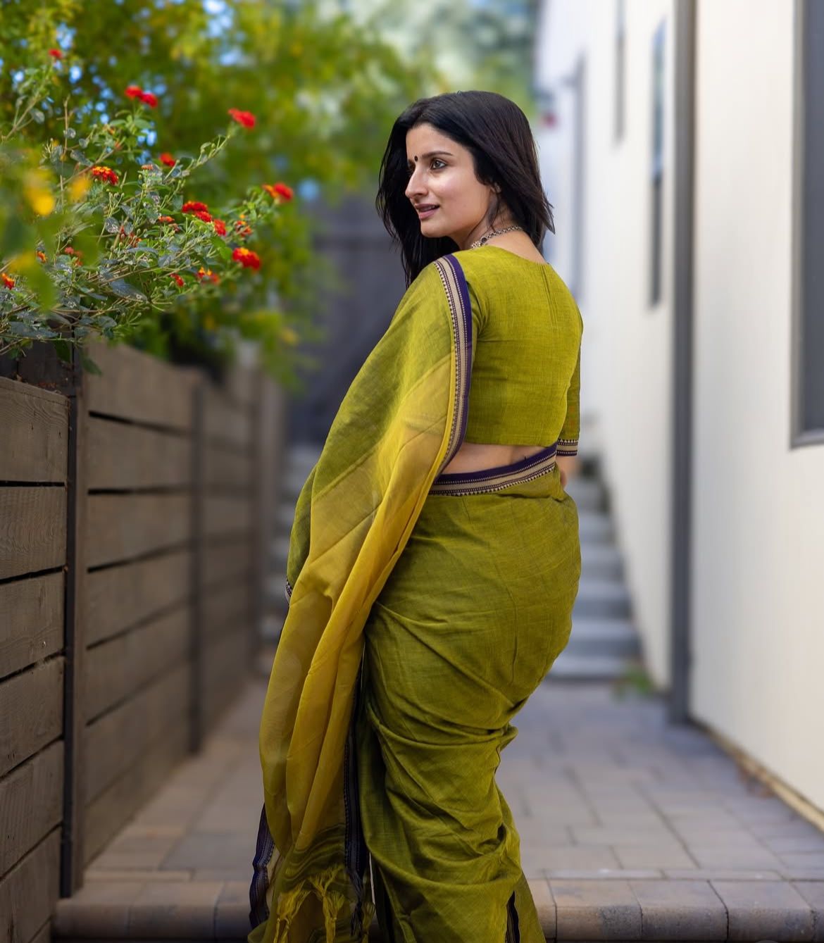 Mehandi_Green_Akira Narayanpeth Cotton Saree | With Unstitched Blouse Piece For Women