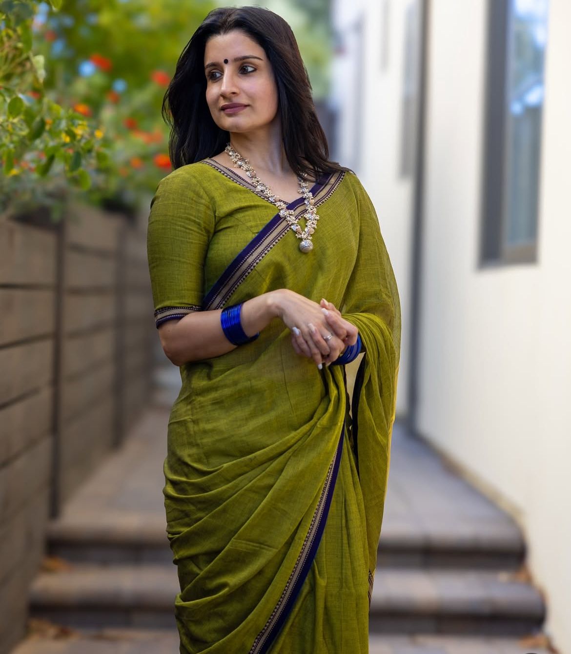 Mehandi_Green_Akira Narayanpeth Cotton Saree | With Unstitched Blouse Piece For Women