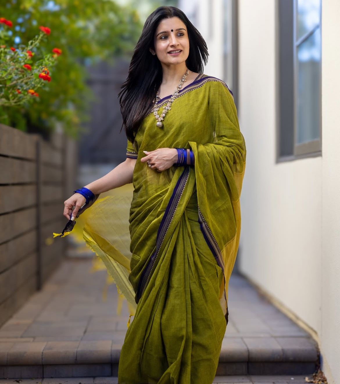Mehandi_Green_Akira Narayanpeth Cotton Saree | With Unstitched Blouse Piece For Women